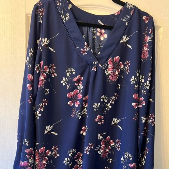 Ladies XL Floral Top - Picture 3 of 6